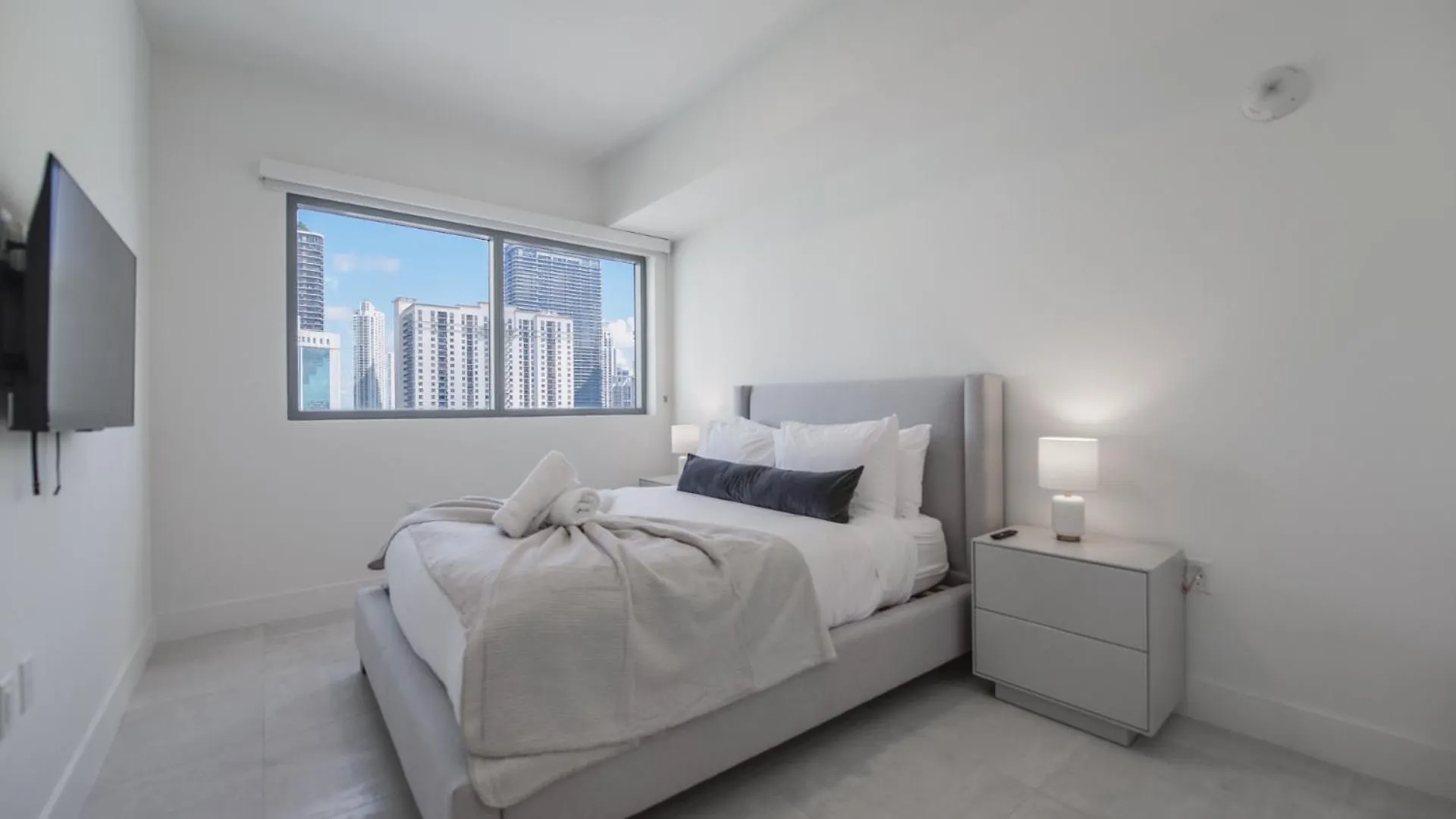 Prime Location: Luxury At Brickell * Miami