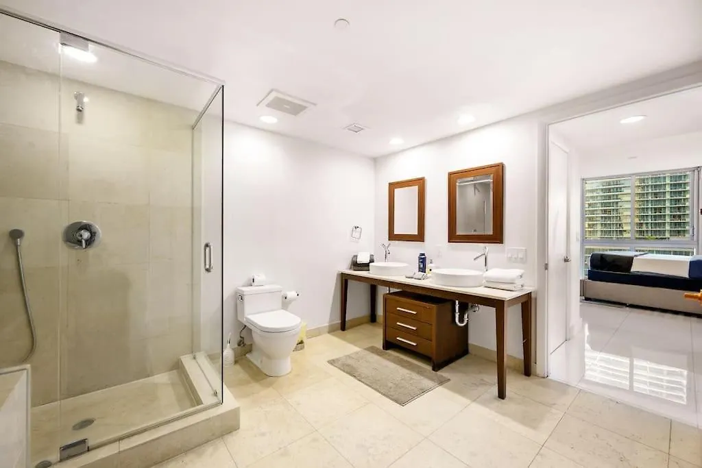 Poolside Corner 2 Bedrooms Icon Brickell Bay & Pool Views * 5 Star