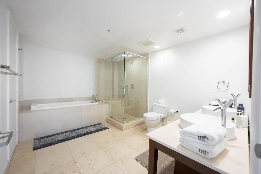 Poolside Corner 2 Bedrooms Icon Brickell Bay & Pool Views * 5 Star