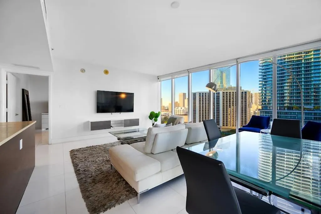 Apartment Poolside Corner 2 Bedrooms Icon Brickell Bay & Pool Views * 5 Star Miami