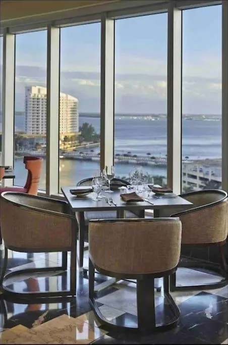 Poolside Corner 2 Bedrooms Icon Brickell Bay & Pool Views * 5 Star Apartment Miami
