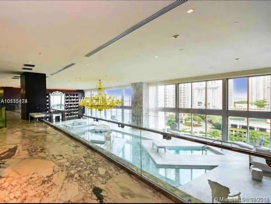 Poolside Corner 2 Bedrooms Icon Brickell Bay & Pool Views * 5 Star * Miami