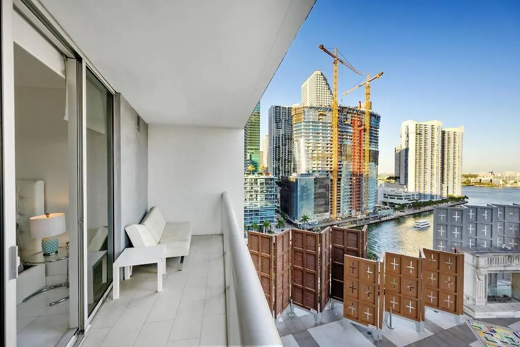 Poolside Corner 2 Bedrooms Icon Brickell Bay & Pool Views * 5 Star Miami