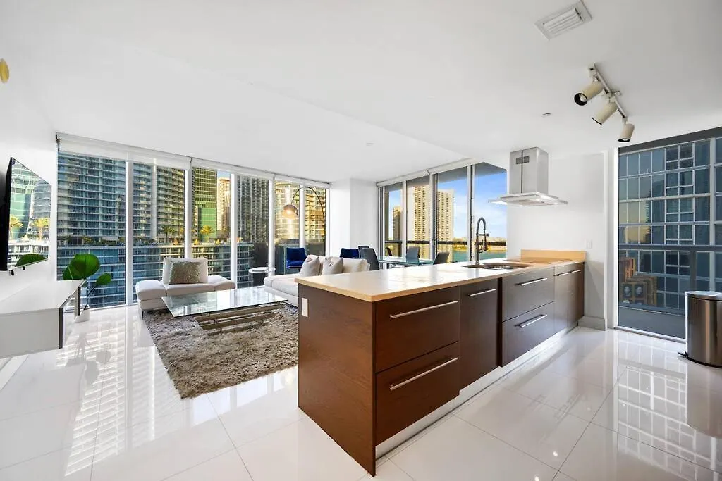 Apartment Poolside Corner 2 Bedrooms Icon Brickell Bay & Pool Views * 5 Star *