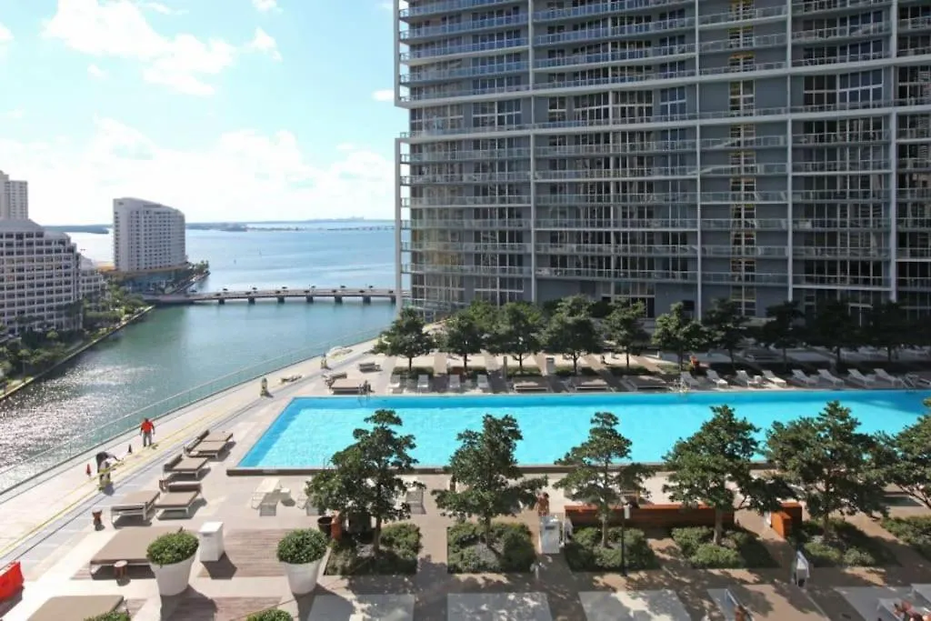 Poolside Corner 2 Bedrooms Icon Brickell Bay & Pool Views * 5 Star Apartment *