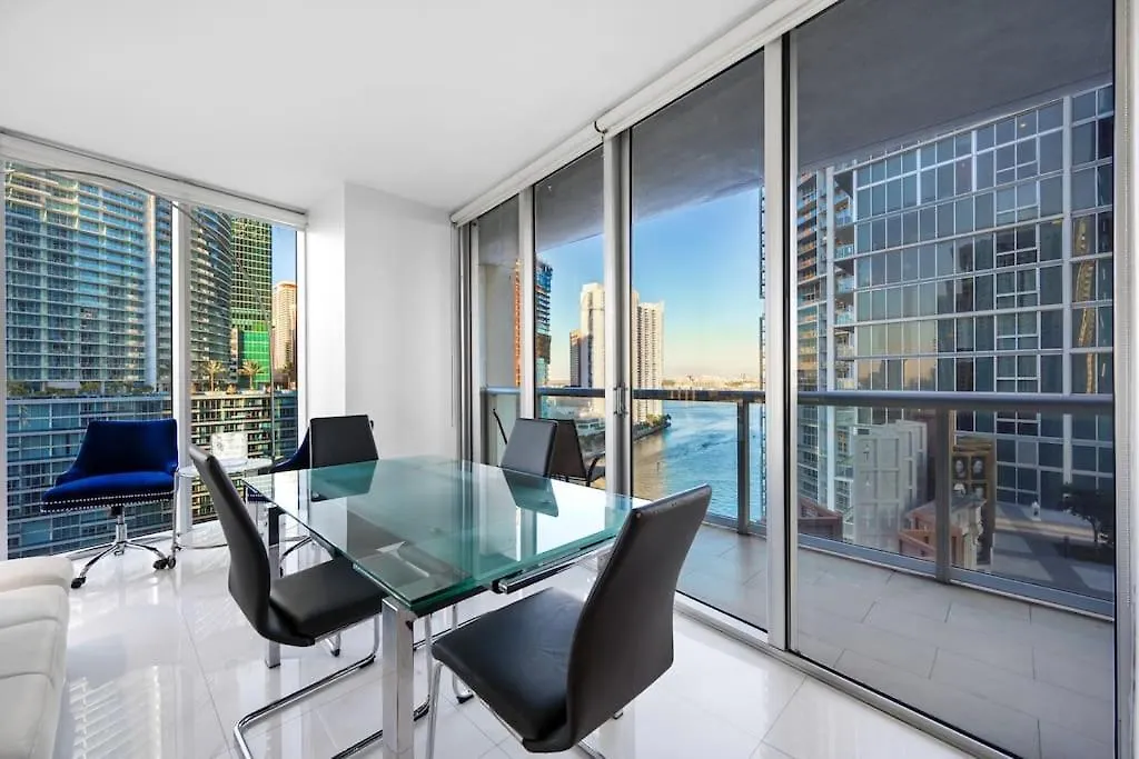 Poolside Corner 2 Bedrooms Icon Brickell Bay & Pool Views * 5 Star * Miami