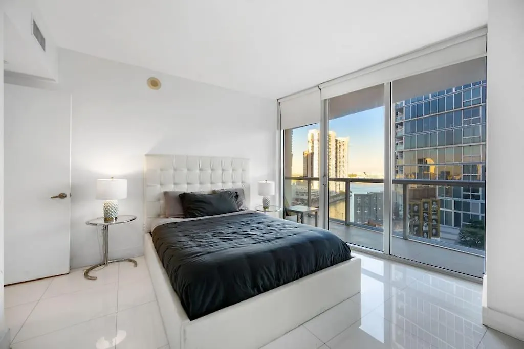 Poolside Corner 2 Bedrooms Icon Brickell Bay & Pool Views * 5 Star דירה מיאמי