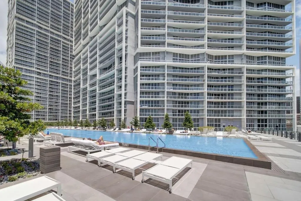 Poolside Corner 2 Bedrooms Icon Brickell Bay & Pool Views * 5 Star
