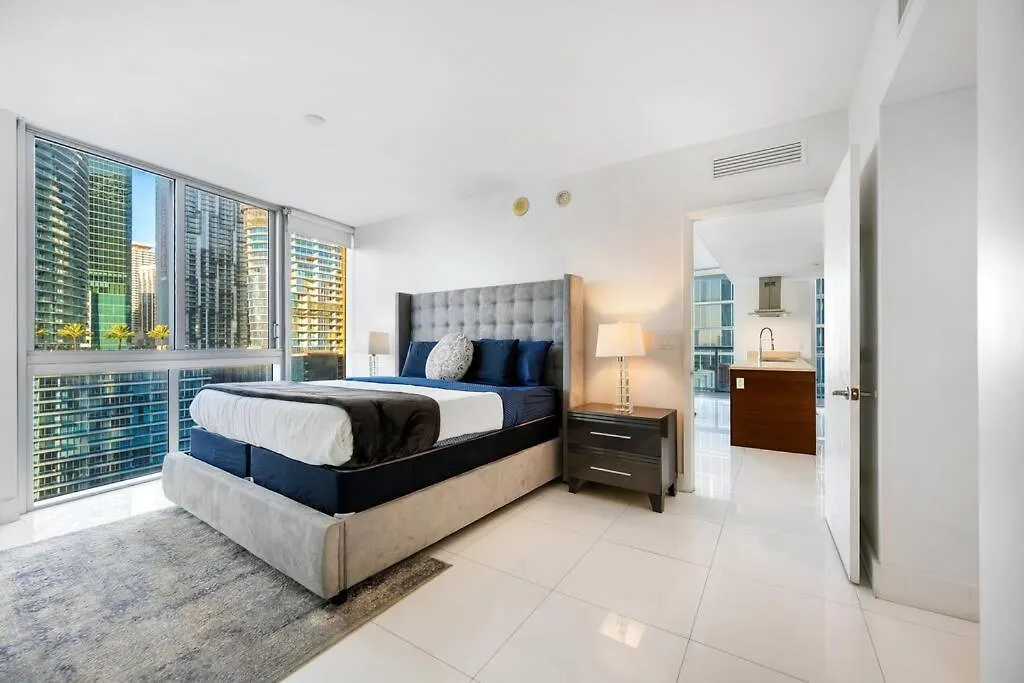 Poolside Corner 2 Bedrooms Icon Brickell Bay & Pool Views * 5 Star * Miami