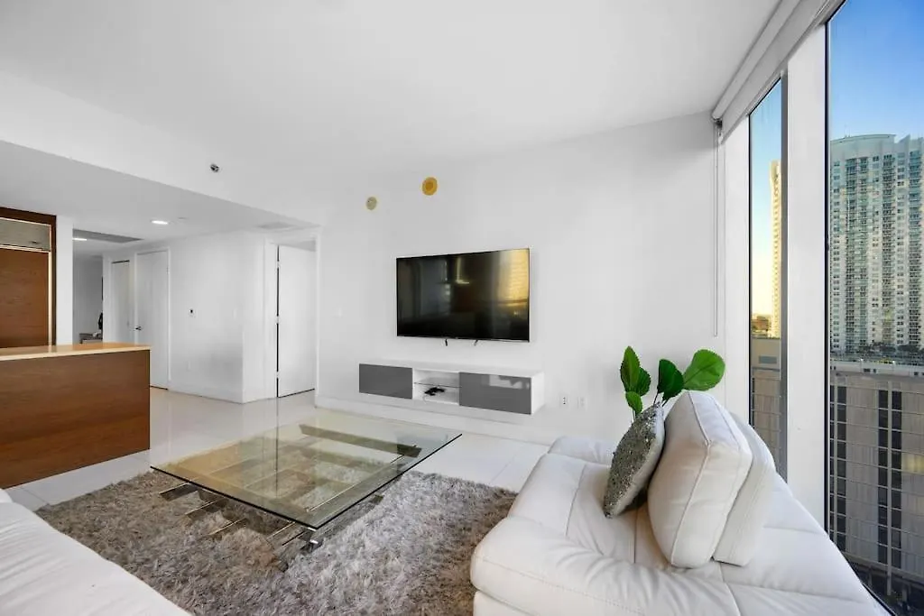 Poolside Corner 2 Bedrooms Icon Brickell Bay & Pool Views * 5 Star דירה