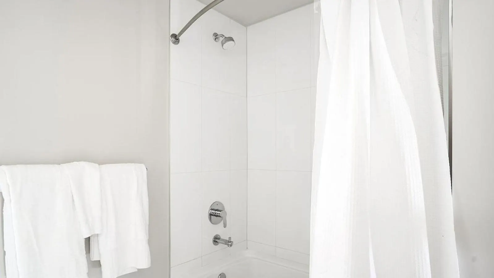 Landing Modern With Amazing Amenities Apartment