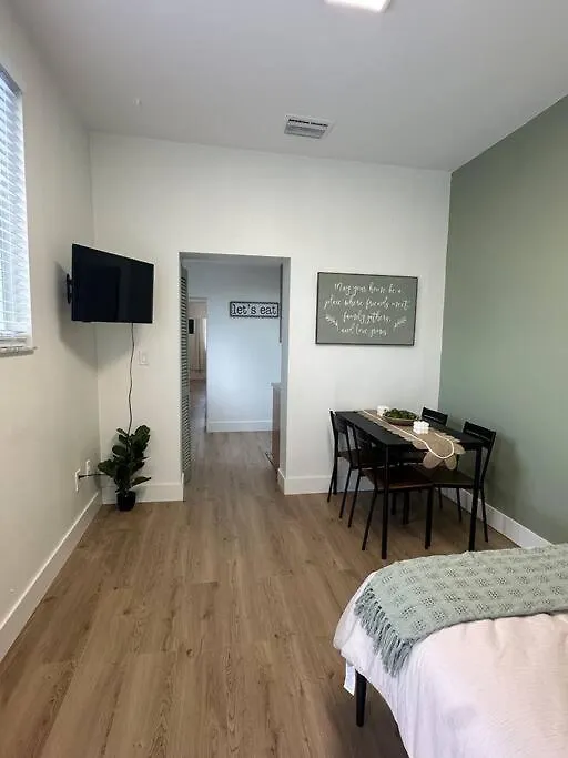 Coral Gables Near Airport And Beaches