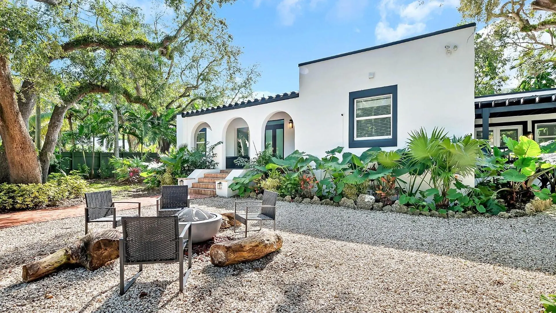 Tropicale Stunning 4 Bedroom 4 Bath With Pool And Bbq Miami
