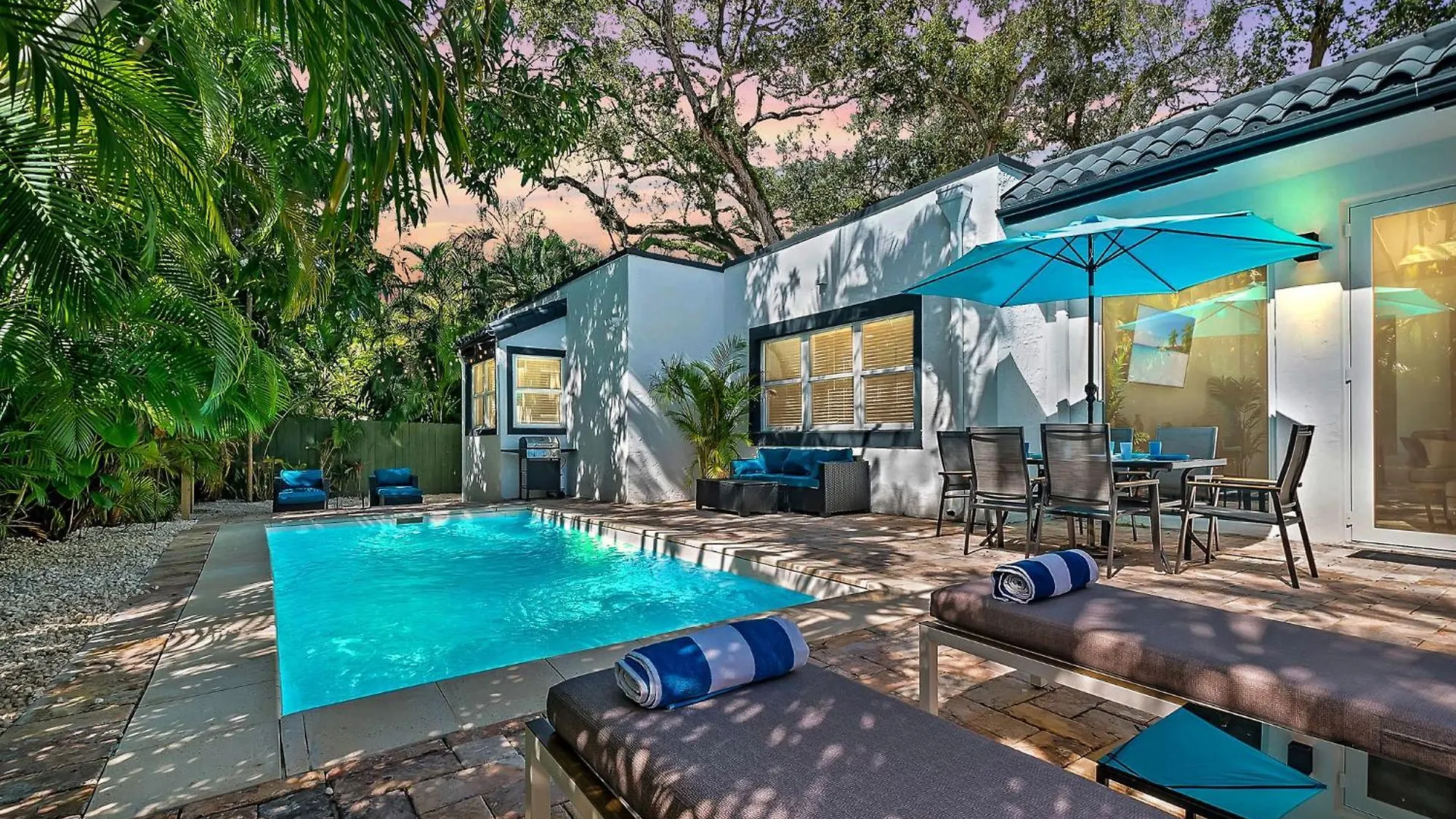 Holiday home Tropicale Stunning 4 Bedroom 4 Bath With Pool And Bbq