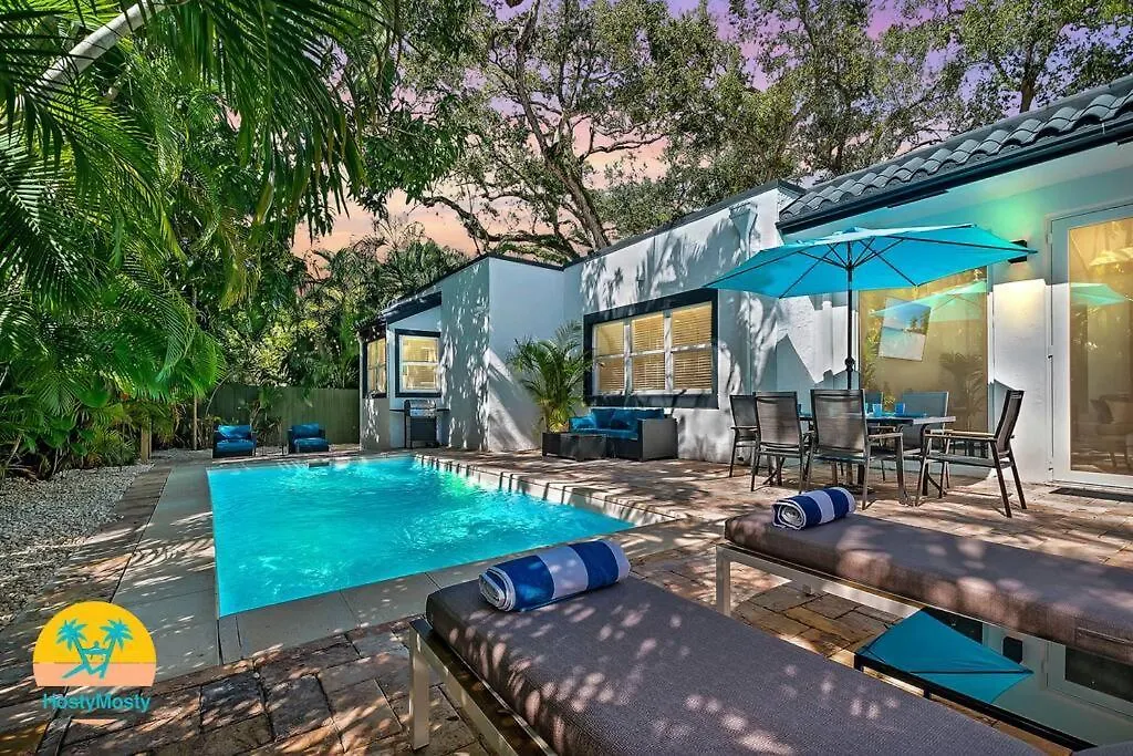 Tropicale Stunning 4 Bedroom 4 Bath With Pool And Bbq Holiday home *