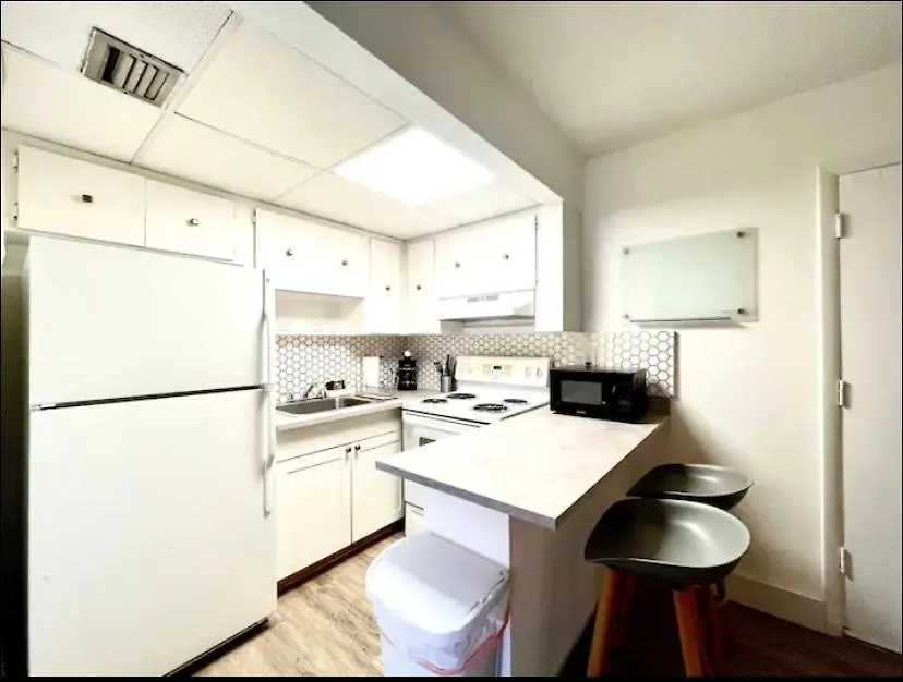 International Airport 1 Apartment