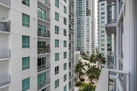Explore Miami's Heat - Cozy Pool & Gym Apartment