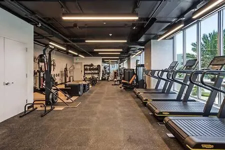 Explore Miami's Heat - Cozy Pool & Gym Miami