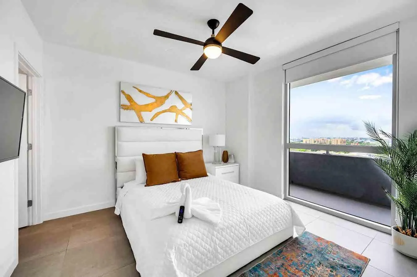 Apartment Amazing 3 Bed Unit In Dwntwn With Free Parking