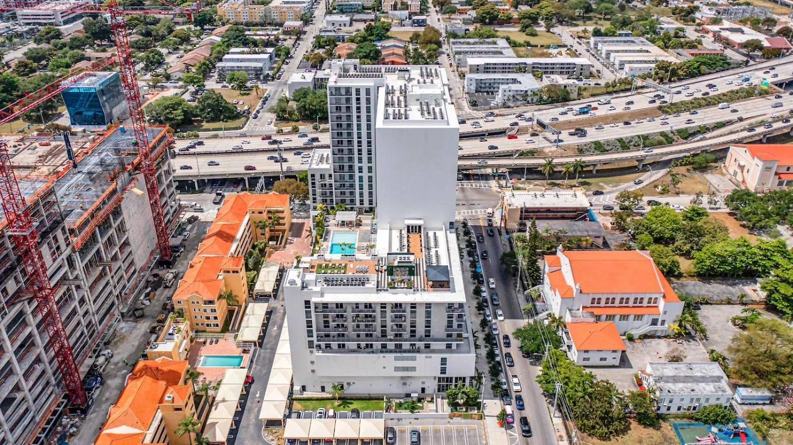 Amazing 3 Bed Unit In Dwntwn With Free Parking Miami