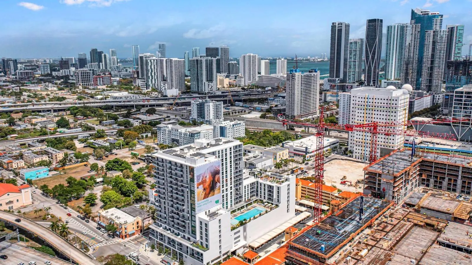 Amazing 3 Bed Unit In Dwntwn With Free Parking Miami