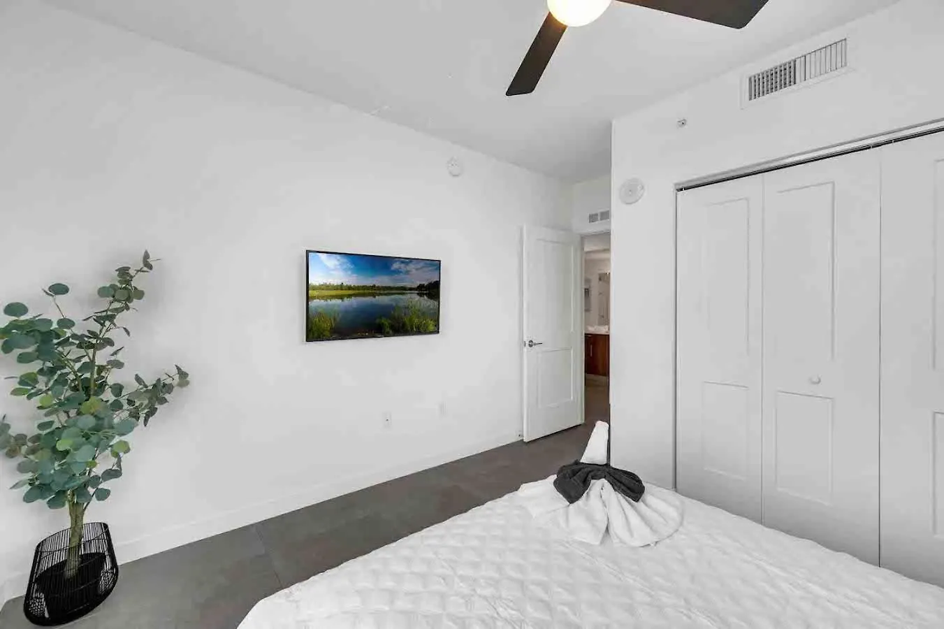 Apartment Amazing 3 Bed Unit In Dwntwn With Free Parking