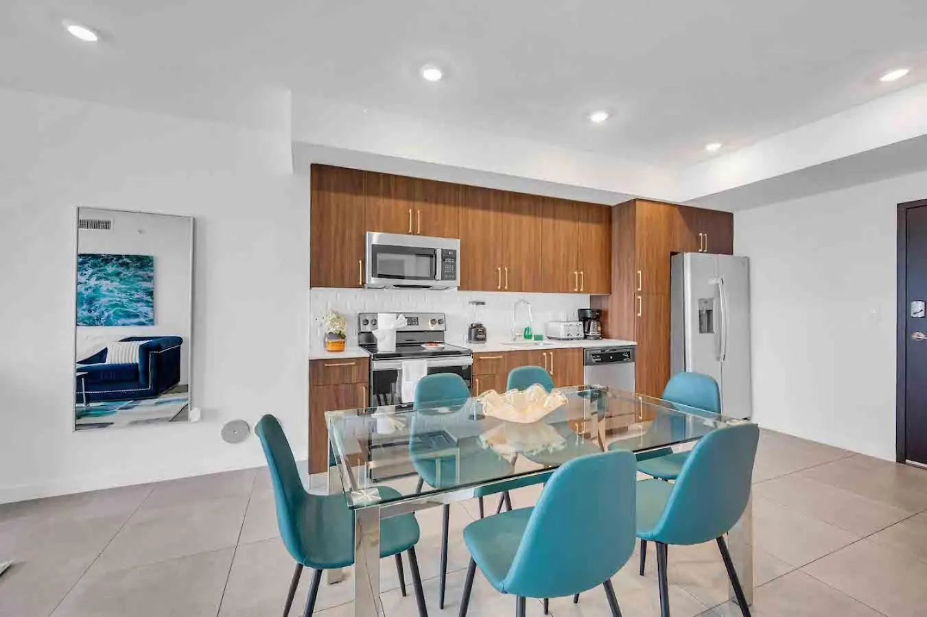 Apartment Amazing 3 Bed Unit In Dwntwn With Free Parking