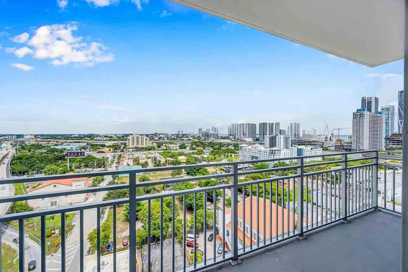 Amazing 3 Bed Unit In Dwntwn With Free Parking * Miami