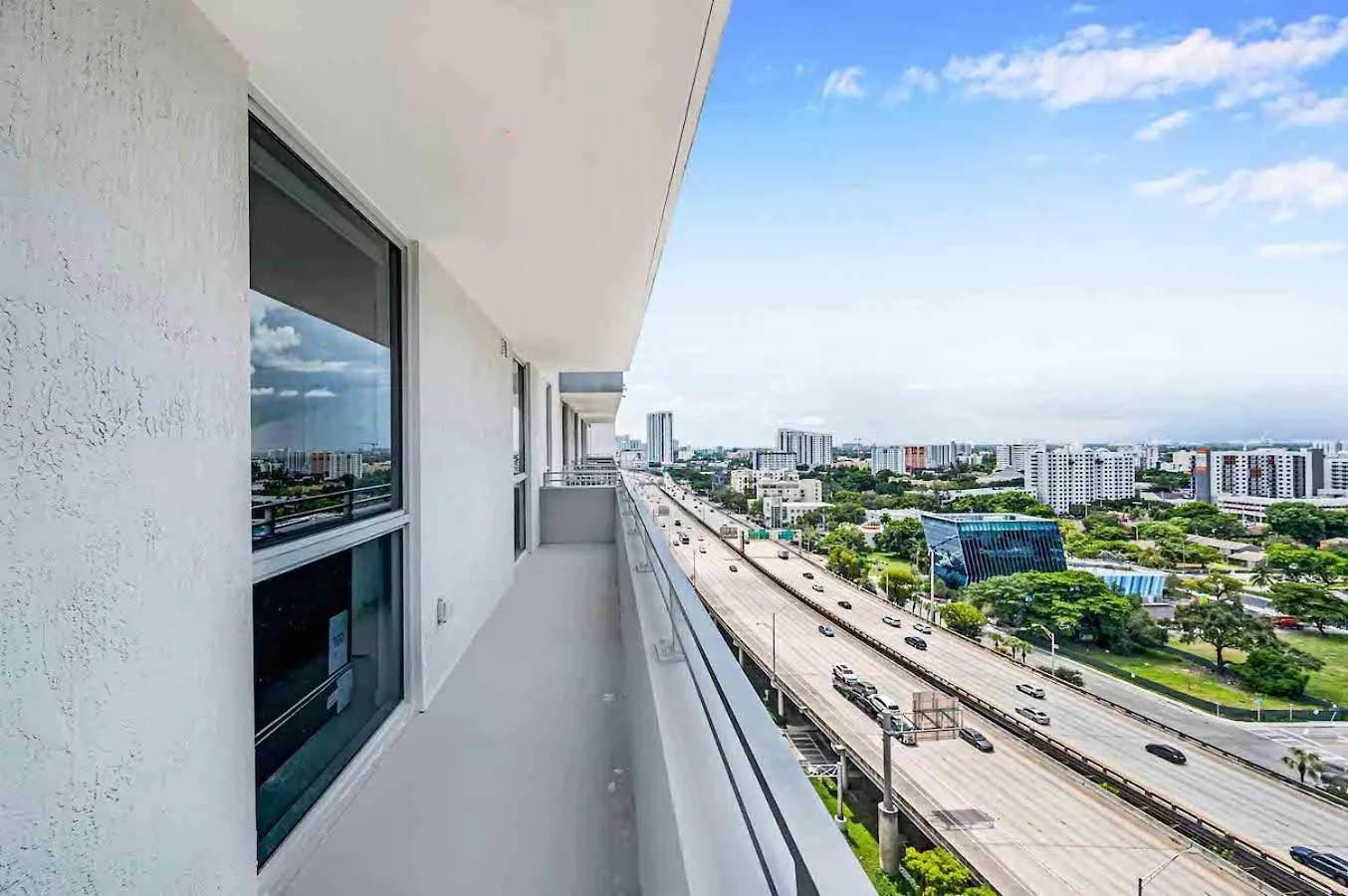 Amazing 3 Bed Unit In Dwntwn With Free Parking Apartment Miami