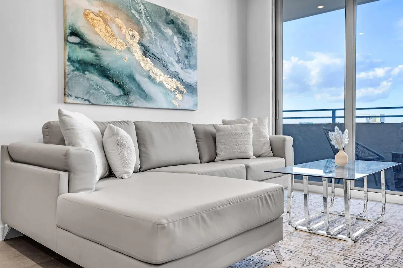 Apartment Gorgeous 3-bed Retreat Mins From Bayside And Parking