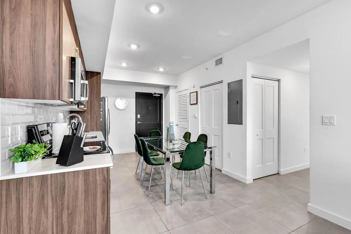 Gorgeous 3-bed Retreat Mins From Bayside And Parking Apartment Miami