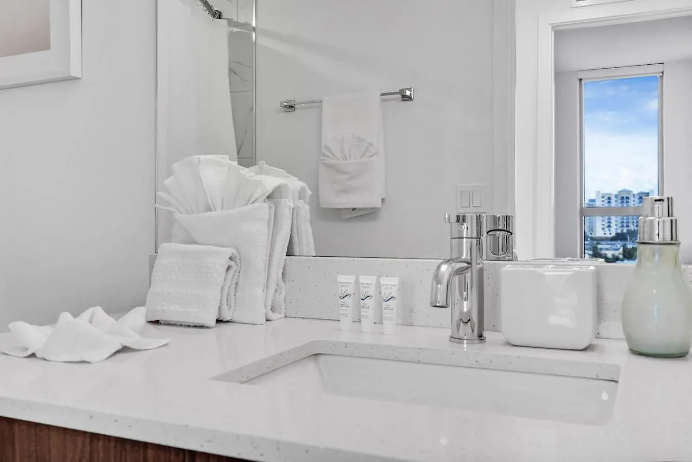 Apartment Gorgeous 3-bed Retreat Mins From Bayside And Parking