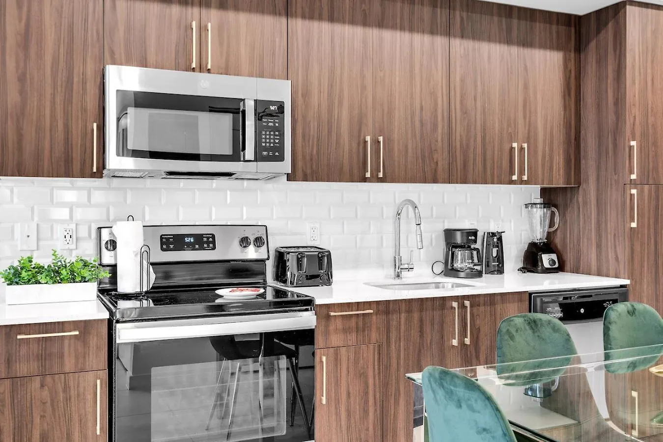 Apartment Charming 3-bed Mins From Brickell With Free Parking *