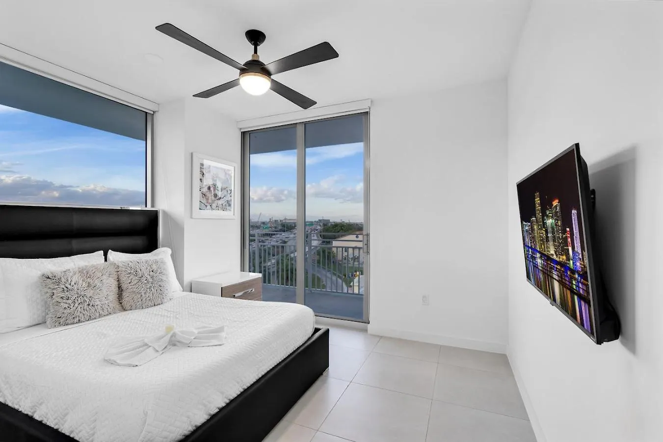 Charming 3-bed Mins From Brickell With Free Parking Apartment *