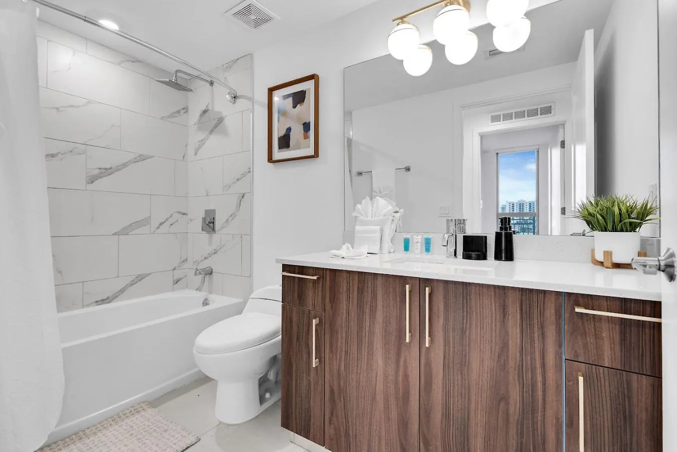Apartment Charming 3-bed Mins From Brickell With Free Parking