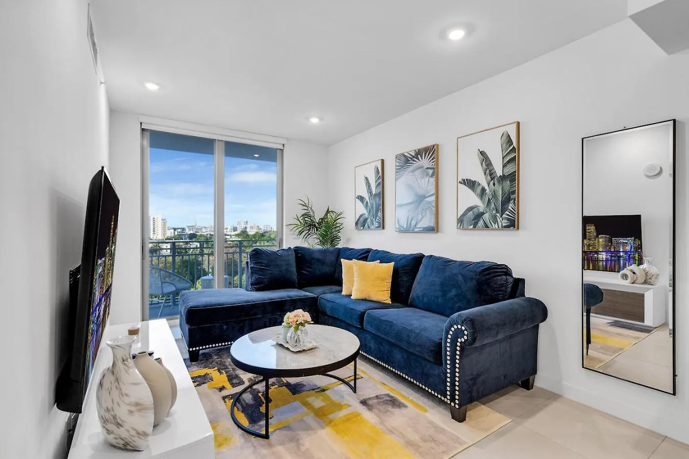 Charming 3-bed Mins From Brickell With Free Parking Apartment *