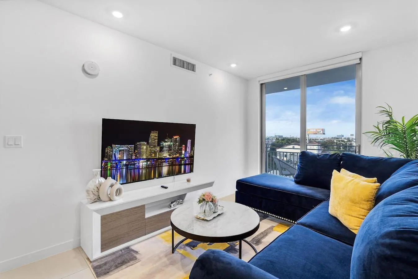 Charming 3-bed Mins From Brickell With Free Parking Apartment Miami