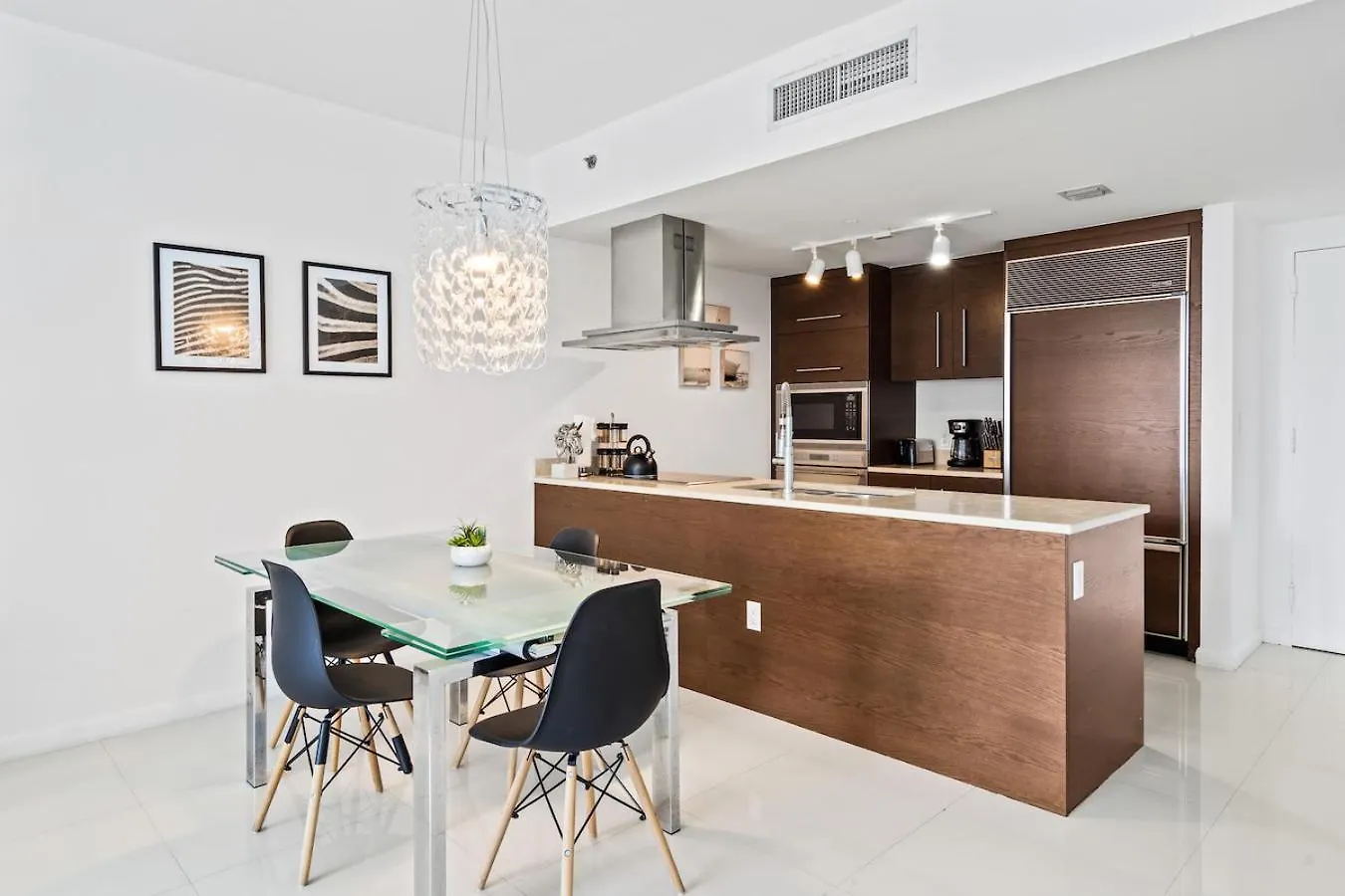 Modern High Rise One Bedroom At Icon Brickell 마이애미