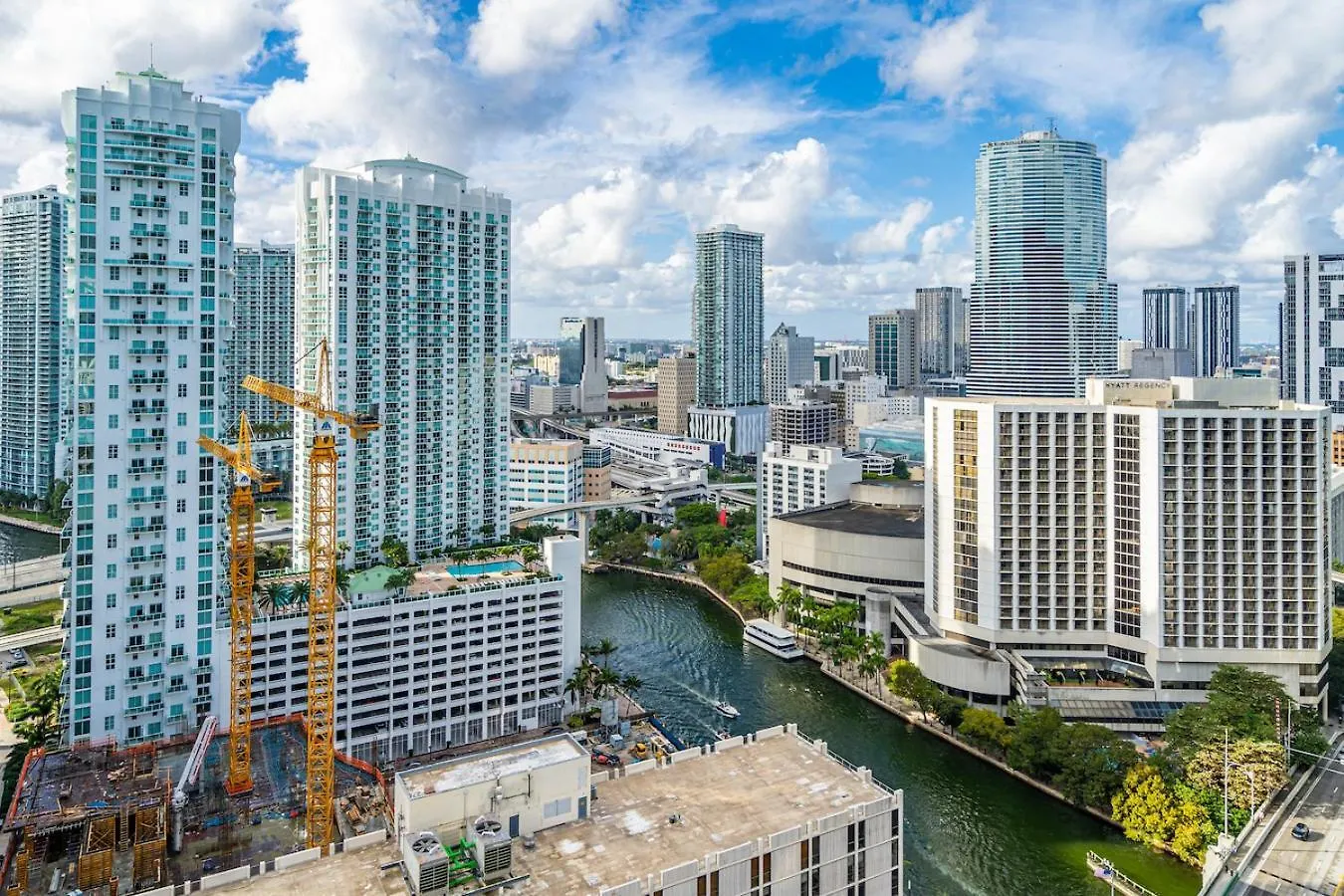 Modern High Rise One Bedroom At Icon Brickell 마이애미