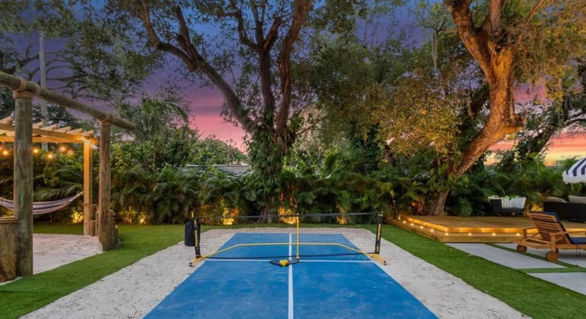 Entertaining Fun Games Mini Golf Grill *