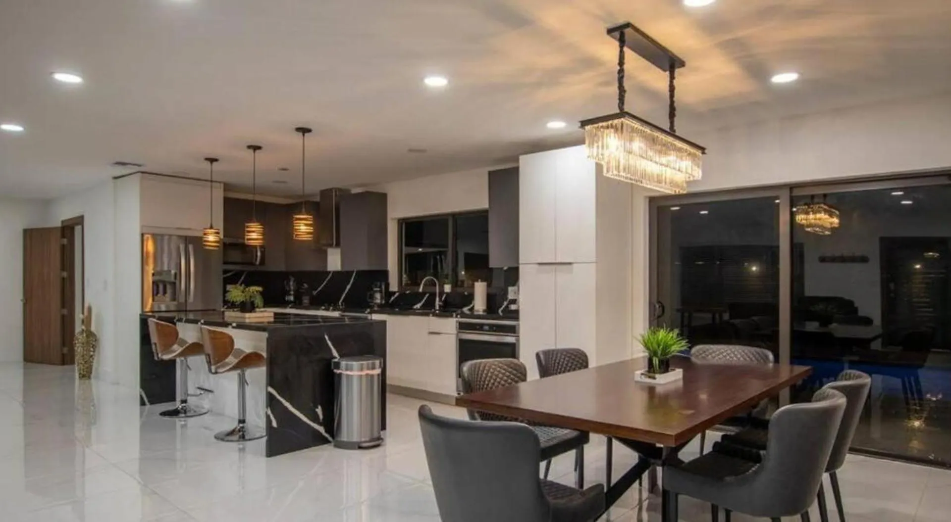 Villa Luxurious Retreat With Tennis And Soccer Courts Tgh
