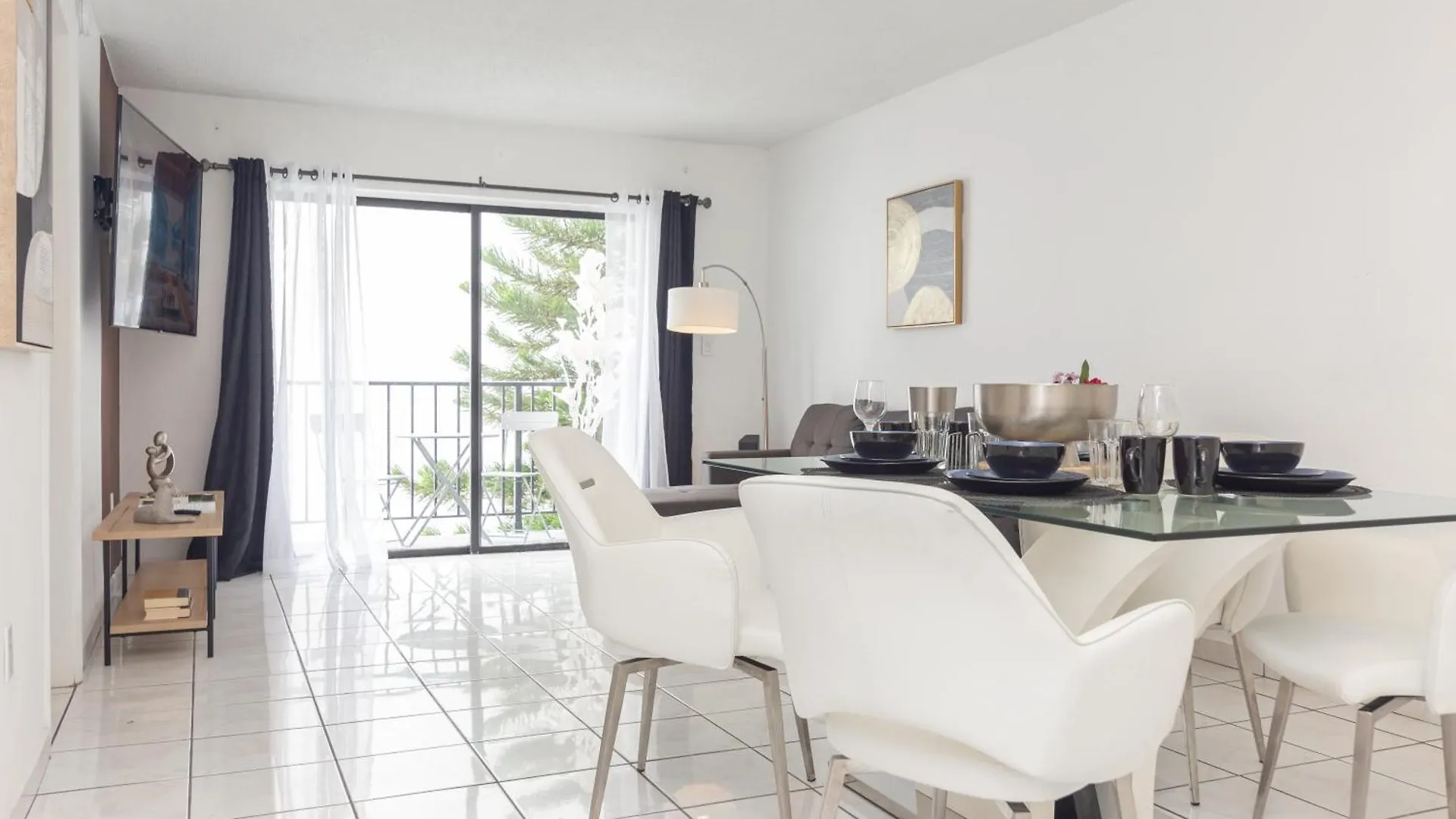 One Bedroom - With Parking & Balcony - Heart Of Wynwood