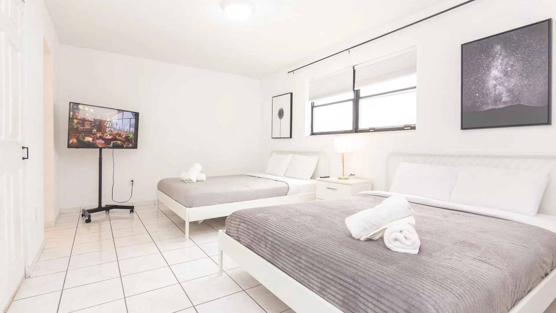 One Bedroom - With Parking & Balcony - Heart Of Wynwood Apartment