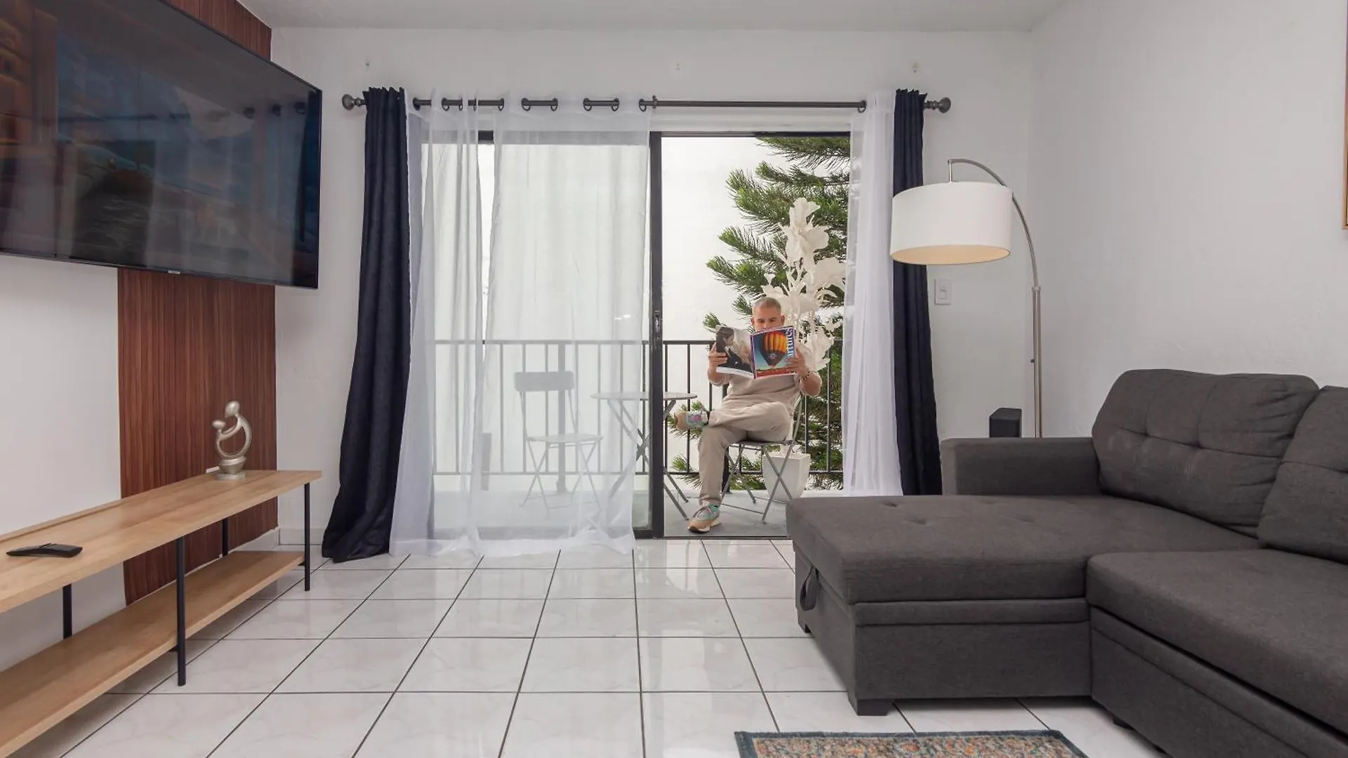 One Bedroom - With Parking & Balcony - Heart Of Wynwood