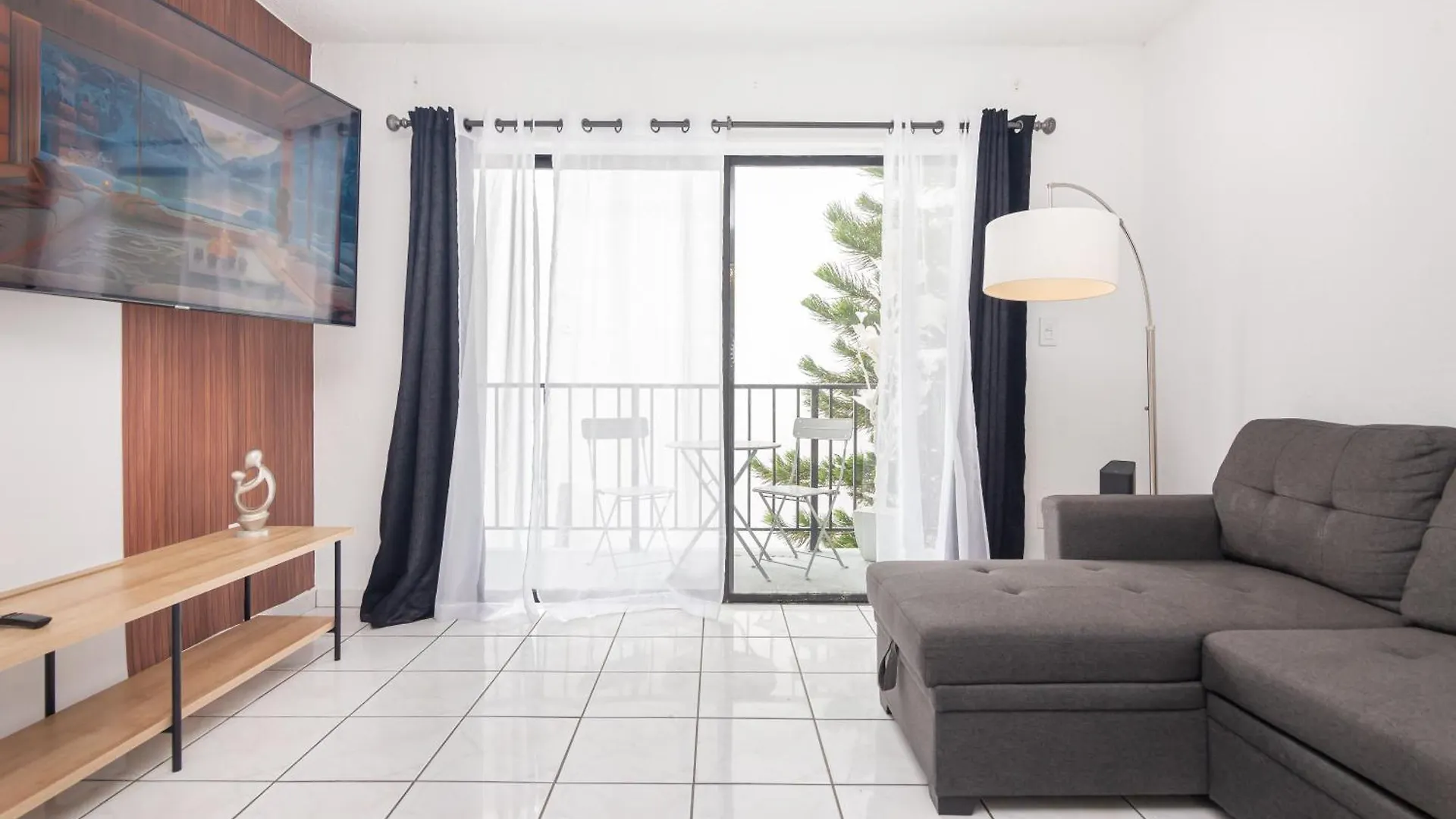 Apartment One Bedroom - With Parking & Balcony - Heart Of Wynwood *