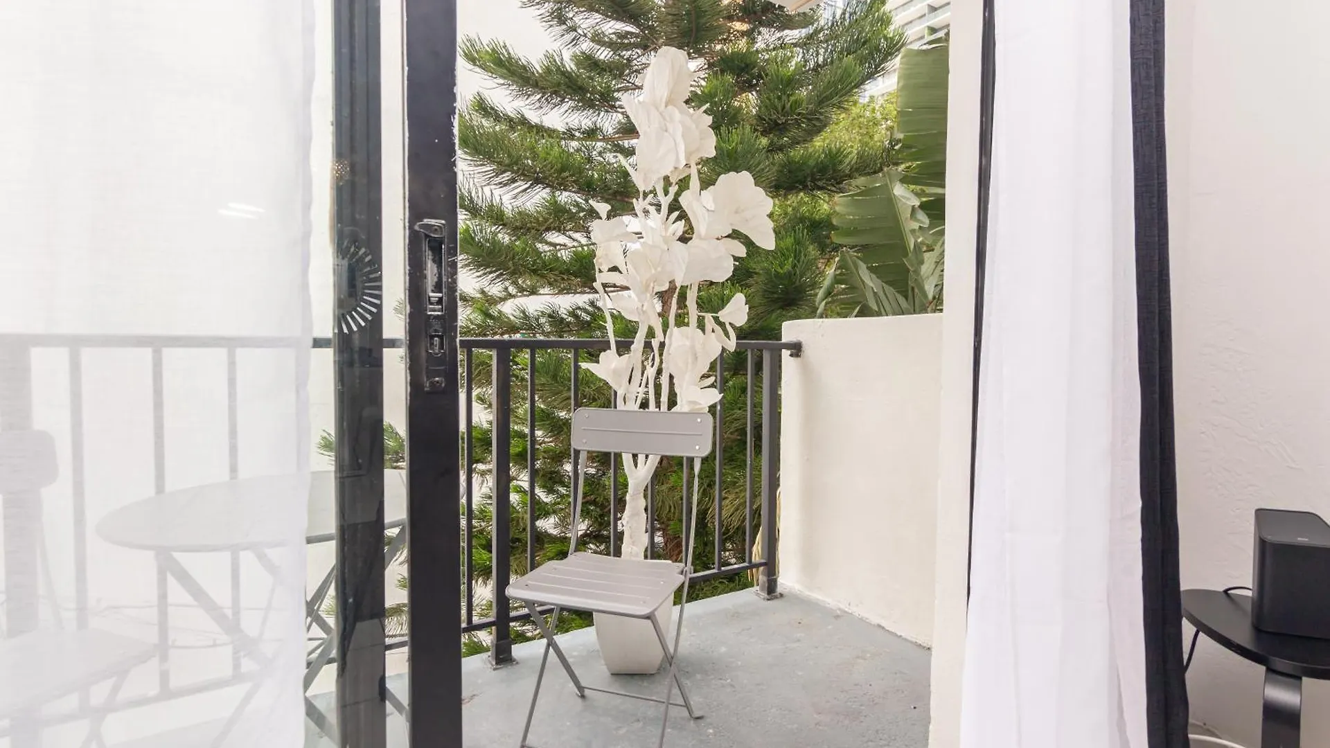 Apartment One Bedroom - With Parking & Balcony - Heart Of Wynwood