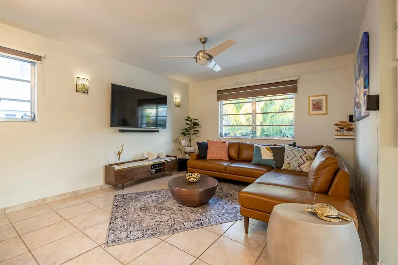 Surfers Cove - Modern 3 2 W Pool Near Calle 8 Holiday home *