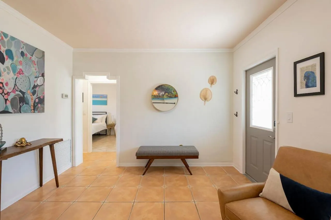 Holiday home Surfers Cove - Modern 3 2 W Pool Near Calle 8