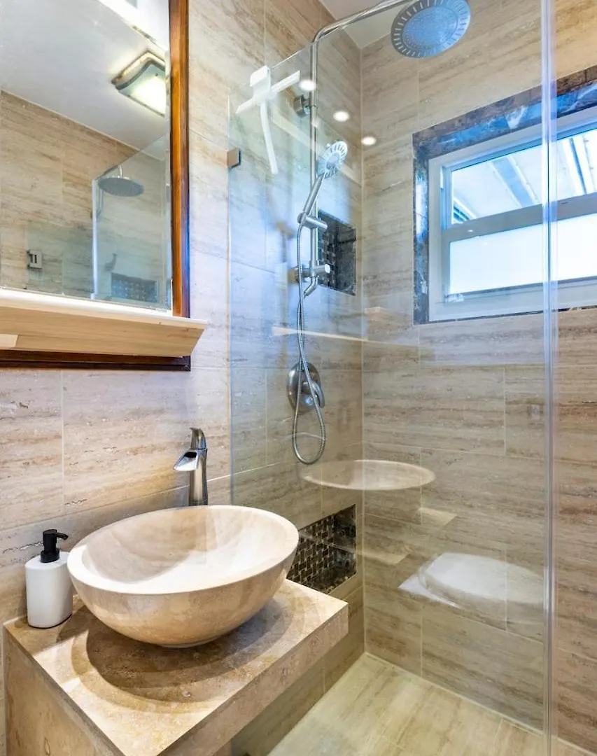 Surfers Cove - Modern 3 2 W Pool Near Calle 8 Holiday home *