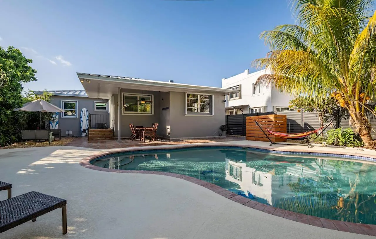 Surfers Cove - Modern 3 2 W Pool Near Calle 8 Holiday home